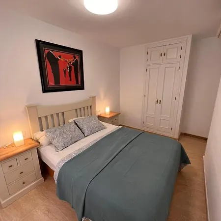 Centro - Beautiful , Newly Renovated 2 Bedroom Apartamento