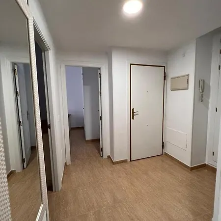 Centro - Beautiful , Newly Renovated 2 Bedroom Lejlighed *