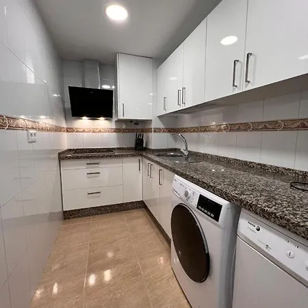 Centro - Beautiful , Newly Renovated 2 Bedroom *