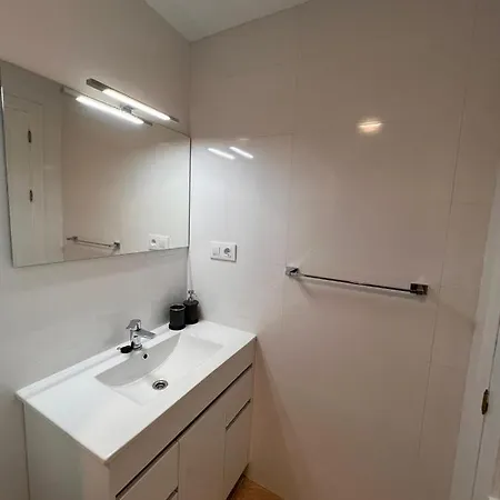 Centro - Beautiful , Newly Renovated 2 Bedroom Apartamento Torremolinos